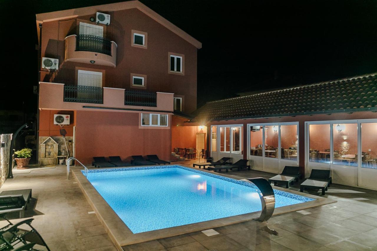 Guest House Villa Zivanovic Herceg Novi Buitenkant foto