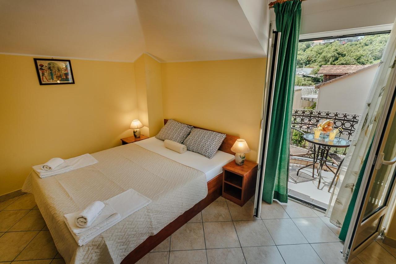 Guest House Villa Zivanovic Herceg Novi Buitenkant foto
